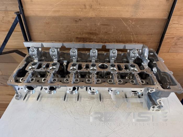 Cilinderkop van een BMW Diversen 2024