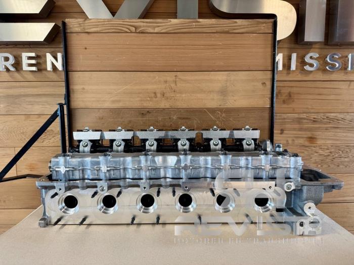 Cilinderkop van een BMW Diversen 2024