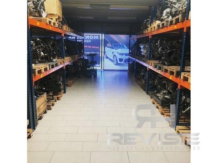 Startmotor van een Land Rover Discovery IV (LAS) 3.0 SD V6 24V 2011