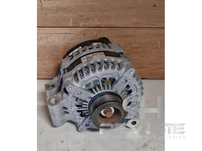 Dynamo van een Land Rover Range Rover IV (LG) 4.4 SDV8 32V 2015