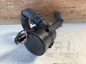 Gebruikte Watercirculatiepomp Landrover Discovery V (LR) 2.0 Td4 16V Prijs € 35,00 Margeregeling aangeboden door RH Motoren Transmissie Revisie BV