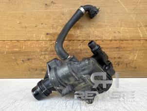 Gebruikte Thermostaathuis BMW 5 serie Touring (G31) 523d 2.0 TwinPower Turbo 16V Prijs € 50,00 Margeregeling aangeboden door RH Motoren Transmissie Revisie BV