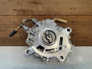 Gebruikte Vacuumpomp (Diesel) Landrover Range Rover III (LM) 4.4 TDV8 32V Prijs € 80,00 Margeregeling aangeboden door RH Motoren Transmissie Revisie BV