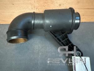 Gebruikte Luchtinlaat slang Landrover Defender II 2.0 D200 Prijs € 65,00 Margeregeling aangeboden door RH Motoren Transmissie Revisie BV