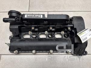 Gebruikte Kleppendeksel Landrover Discovery V (LR) 3.0 V6 24V Supercharged Prijs € 119,79 Inclusief btw aangeboden door RH Motoren Transmissie Revisie BV