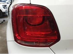 Gebruikte Achterlicht links Volkswagen Polo V (6R) 1.2 TDI 12V BlueMotion Prijs € 49,00 Margeregeling aangeboden door Express Autodemontage