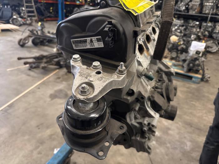 Motor van een Volkswagen Polo V (6R) 1.0 12V BlueMotion Technology 2016