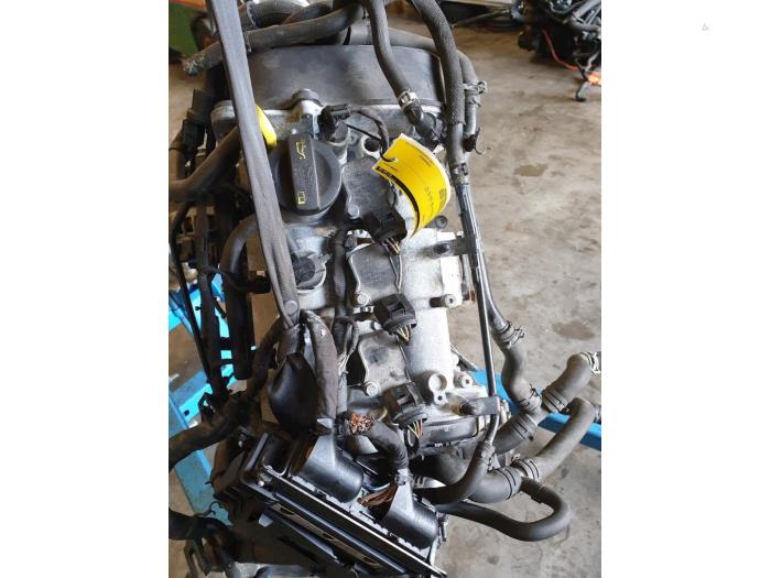 Motor van een Volkswagen Polo V (6R) 1.0 12V BlueMotion Technology 2016