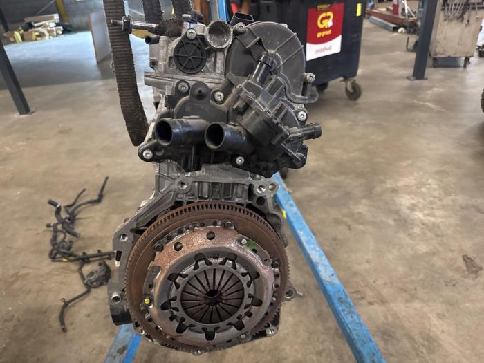 Motor van een Volkswagen Polo V (6R) 1.0 12V BlueMotion Technology 2016