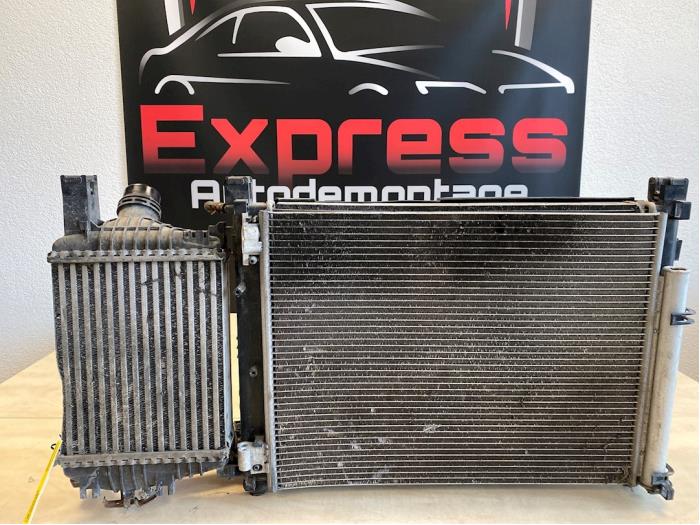 Gebruikte Intercooler Renault Clio IV (5R) 1.5 Energy dCi 90 FAP Prijs € 40,00 Margeregeling aangeboden door Express Autodemontage