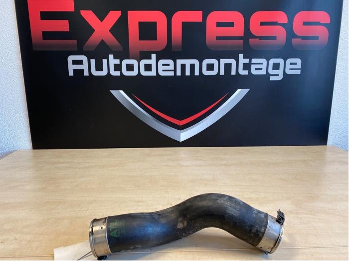 Gebruikte Intercooler Buis BMW 1 serie (F20) 116d 1.5 12V TwinPower Prijs € 25,00 Margeregeling aangeboden door Express Autodemontage