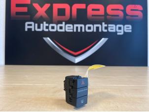 Gebruikte Schakelaar (diversen) Volkswagen Up! (121) 1.0 12V 75 Prijs € 10,00 Margeregeling aangeboden door Express Autodemontage