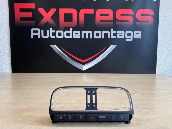 Gebruikte Dashboard deel Volkswagen Polo V (6R) 1.2 TDI 12V BlueMotion Prijs € 20,00 Margeregeling aangeboden door Express Autodemontage