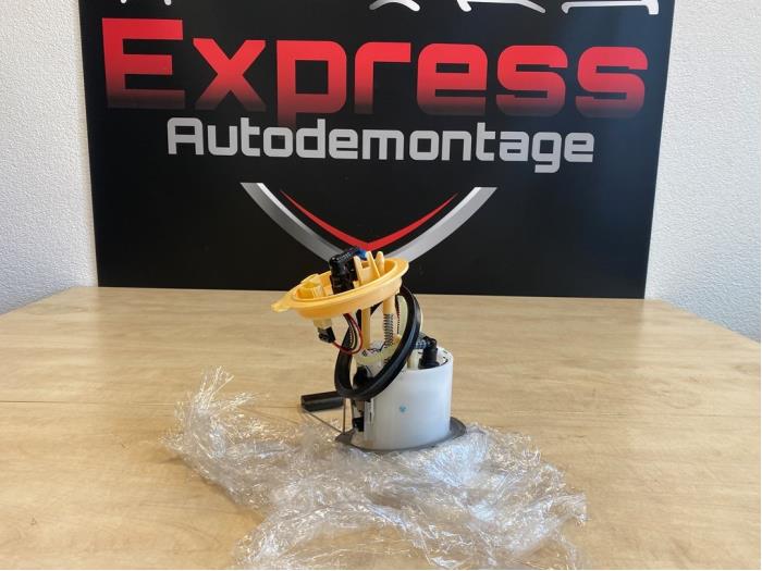 Gebruikte Tank element Pomp Volkswagen Golf VII (AUA) 2.0 TDI 150 16V Prijs € 40,00 Margeregeling aangeboden door Express Autodemontage
