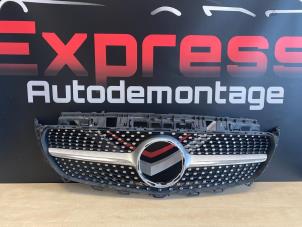 Gebruikte Grille Mercedes E-Klasse Prijs € 350,00 Margeregeling aangeboden door Express Autodemontage