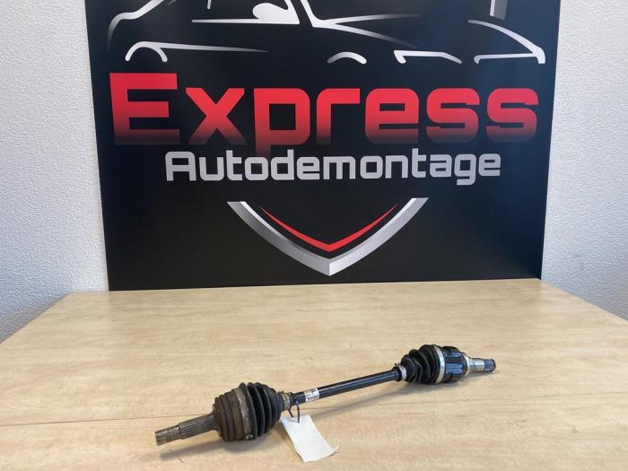 Gebruikte Steekas links-voor Peugeot 108 1.0 12V VVT-i Prijs € 19,00 Margeregeling aangeboden door Express Autodemontage