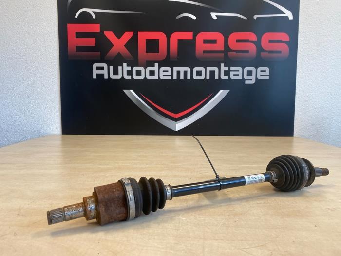 Gebruikte Steekas links-voor Volkswagen Up! (121) 1.0 12V 60 Prijs € 14,00 Margeregeling aangeboden door Express Autodemontage
