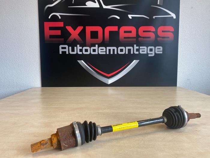 Gebruikte Steekas links-voor Volkswagen Up! (121) 1.0 12V 60 Prijs € 14,00 Margeregeling aangeboden door Express Autodemontage