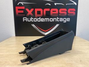 Gebruikte Middenconsoles Mercedes C Estate (S205) C-350 e 2.0 16V Prijs € 50,00 Margeregeling aangeboden door Express Autodemontage