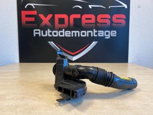 Gebruikte Luchtinlaat slang Citroen C4 Cactus (0B/0P) 1.2 PureTech 110 12V Prijs € 12,00 Margeregeling aangeboden door Express Autodemontage