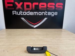 Gebruikte Handgreep Mercedes A (177.0) 1.3 A-180 Turbo 16V Prijs € 19,00 Margeregeling aangeboden door Express Autodemontage