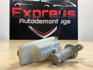 Gebruikte Hoofdremcilinder Mercedes Citan (415.6) 1.5 108 CDI Prijs € 25,00 Margeregeling aangeboden door Express Autodemontage