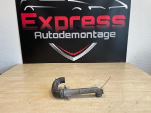 Gebruikte Leiding (diversen) Mercedes C (W205) C-200 2.0 CGI 16V Prijs € 45,00 Margeregeling aangeboden door Express Autodemontage