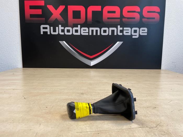 Gebruikte Pookknop BMW 1 serie (F40) 118i 1.5 TwinPower 12V Prijs € 35,00 Margeregeling aangeboden door Express Autodemontage