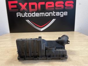 Gebruikte Luchtfilterhuis Seat Ibiza V (KJB) 1.0 MPI 12V Prijs € 18,00 Margeregeling aangeboden door Express Autodemontage