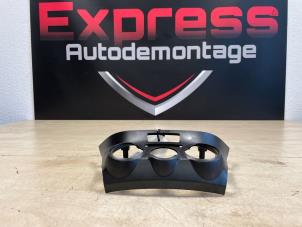 Gebruikte Dashboard deel Peugeot 208 I (CA/CC/CK/CL) 1.6 e-HDi FAP Prijs € 18,00 Margeregeling aangeboden door Express Autodemontage