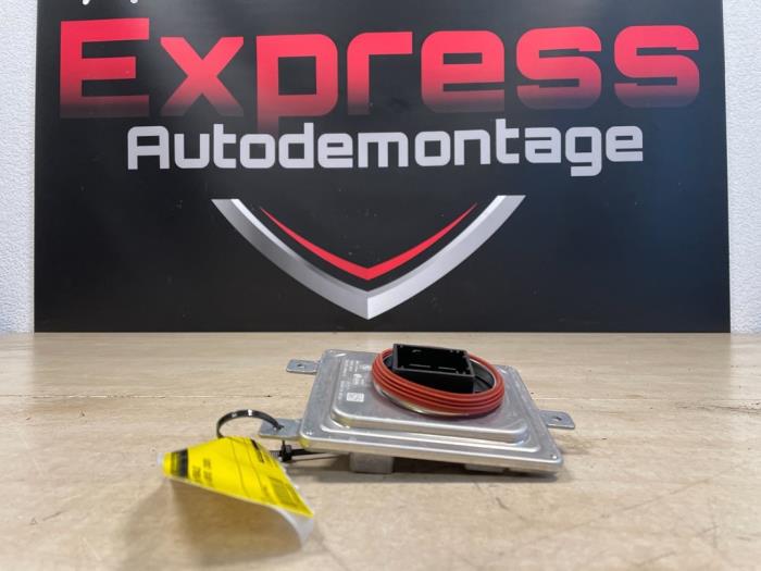 Gebruikte Xenon module BMW 1 serie (F40) 118i 1.5 TwinPower 12V Prijs € 181,50 Inclusief btw aangeboden door Express Autodemontage