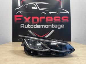 Gebruikte Koplamp rechts Volkswagen Golf VIII (CD1) 1.5 TSI 16V Prijs € 375,00 Margeregeling aangeboden door Express Autodemontage