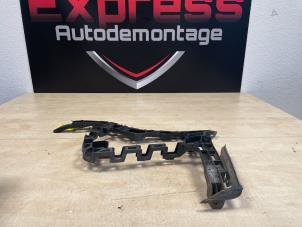 Gebruikte Bumpersteun links-achter Volkswagen Golf VII Variant (AUVV) 1.6 TDI 4Motion 16V Prijs € 14,00 Margeregeling aangeboden door Express Autodemontage