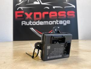 Gebruikte Deur module Ford C-Max (DXA) Prijs € 20,00 Margeregeling aangeboden door Express Autodemontage