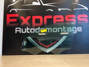 Gebruikte Portierruit 4Deurs links-voor Peugeot 208 II (UB/UH/UP) 1.2 Vti 12V PureTech 100 Prijs € 70,00 Margeregeling aangeboden door Express Autodemontage