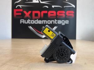 Gebruikte Portierruitmotor BMW 1 serie (F40) 118i 1.5 TwinPower 12V Prijs € 70,00 Margeregeling aangeboden door Express Autodemontage