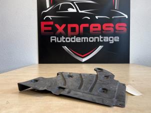 Gebruikte Afdekplaat diversen BMW 1 serie (F40) 118i 1.5 TwinPower 12V Prijs € 15,00 Margeregeling aangeboden door Express Autodemontage