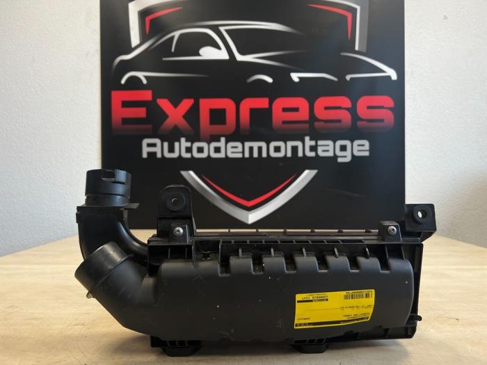 Gebruikte Luchtfilterhuis Peugeot 308 (L3/L8/LB/LH/LP) 1.2 12V e-THP PureTech 130 Prijs € 20,00 Margeregeling aangeboden door Express Autodemontage
