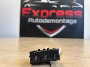 Gebruikte ESP Schakelaar Opel Grandland/Grandland X 1.5 CDTI 130 Prijs € 8,00 Margeregeling aangeboden door Express Autodemontage