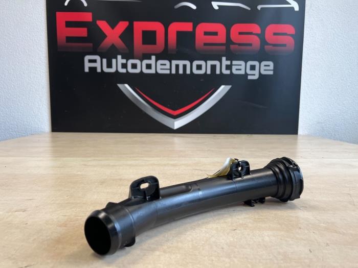 Gebruikte Intercooler Buis Peugeot 308 (L3/L8/LB/LH/LP) 1.2 12V e-THP PureTech 130 Prijs € 9,00 Margeregeling aangeboden door Express Autodemontage