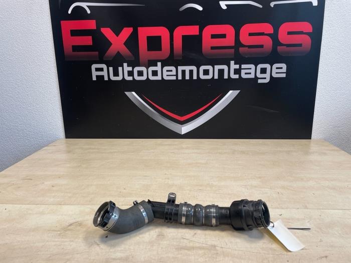 Gebruikte Intercooler Slang Mercedes A (177.0) 1.5 A-180d Prijs € 100,00 Margeregeling aangeboden door Express Autodemontage