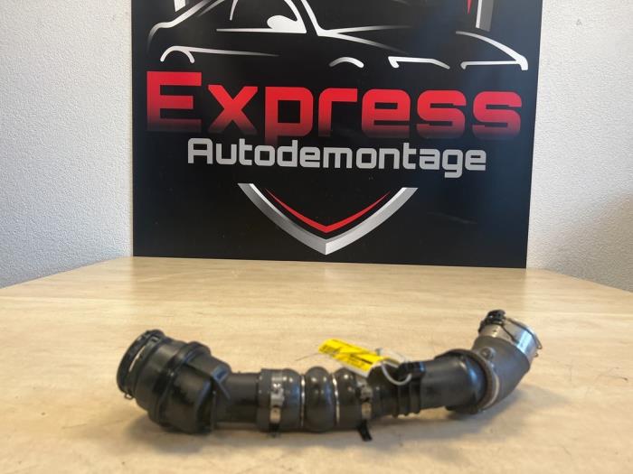 Gebruikte Intercooler Slang Mercedes A (177.0) 1.5 A-180d Prijs € 100,00 Margeregeling aangeboden door Express Autodemontage