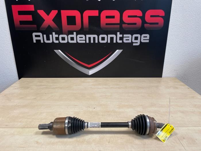 Gebruikte Aandrijfas links-voor DS Automobiles DS 3/Crossback (UC/UJ/UR) 1.2 12V PureTech 130 Prijs € 290,00 Margeregeling aangeboden door Express Autodemontage