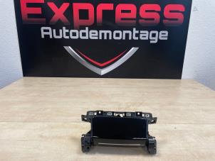 Gebruikte Opbergvak Peugeot 208 II (UB/UH/UP) 1.2 Vti 12V PureTech 100 Prijs € 28,00 Margeregeling aangeboden door Express Autodemontage