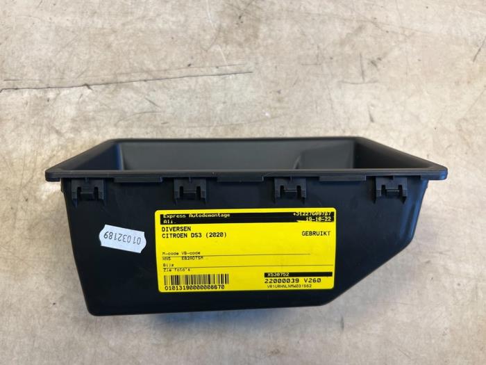 Gebruikte Diversen DS Automobiles DS 3/Crossback (UC/UJ/UR) 1.2 12V PureTech 130 Prijs € 15,00 Margeregeling aangeboden door Express Autodemontage