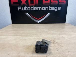 Gebruikte Uitlaat gasklep (EGR) Volkswagen Polo VI (AW1) 1.0 TSI 12V Prijs € 125,00 Margeregeling aangeboden door Express Autodemontage