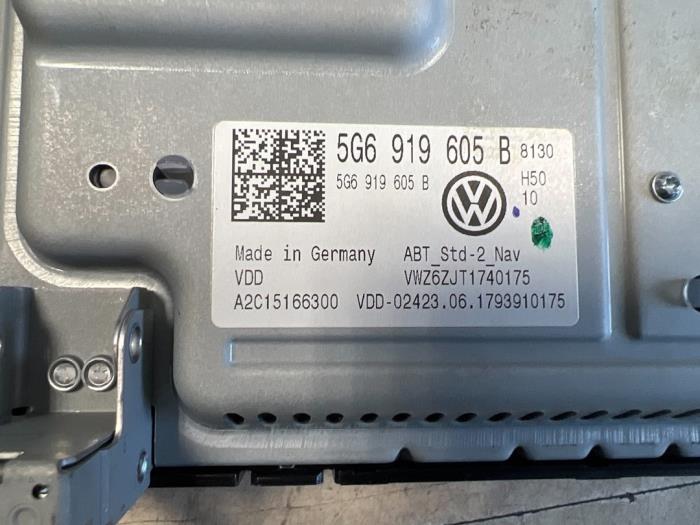 Navigatie Display van een Volkswagen Golf VII Variant (AUVV) 2.0 TDI 150 16V 2019