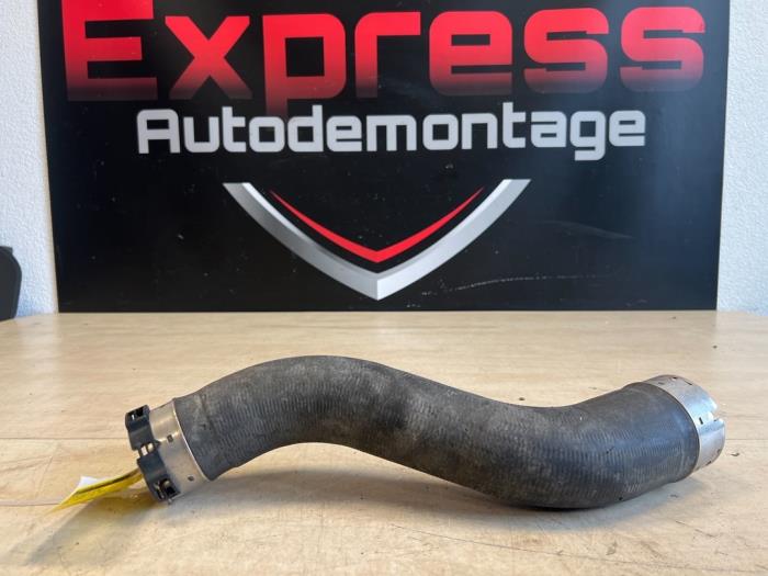 Gebruikte Intercooler Slang BMW 1 serie (F40) 116d 1.5 12V TwinPower Prijs € 25,00 Margeregeling aangeboden door Express Autodemontage