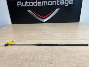 Gebruikte Gasdemper Motorkap rechts Audi A3 Sportback (8YA) 1.4 45 TFSIe 16V Prijs € 15,00 Margeregeling aangeboden door Express Autodemontage