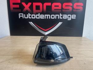 Gebruikte Achterlicht rechts Peugeot 5008 II (M4/MC/MJ/MR) 2.0 BlueHDi 180 16V Prijs € 205,70 Inclusief btw aangeboden door Express Autodemontage